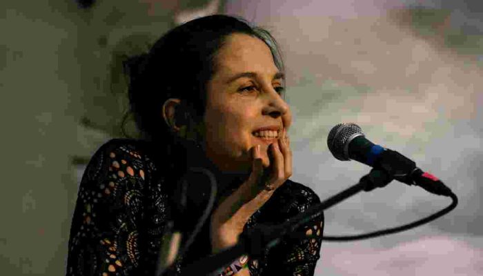 Druga godba: iT’s Another Crying Game